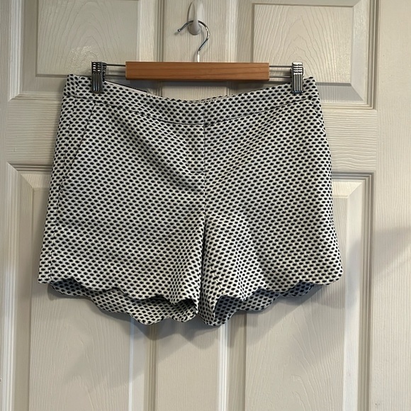 Dalia Collection brand size 4 modern fit low rise shorts- NWT - Picture 1 of 6